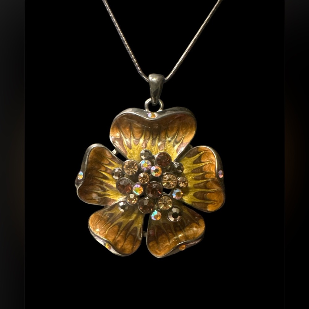 LOVELY FLOWER NECKLACE WITH BEAUTIFUL COLORFUL STONES
